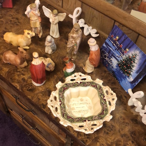 Beautiful Ceramic Christmas Dish - Picture 16 of 17